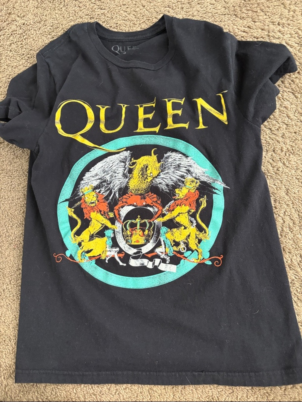 Que Black T‑Shirt with Faded Silver QUEEN Print